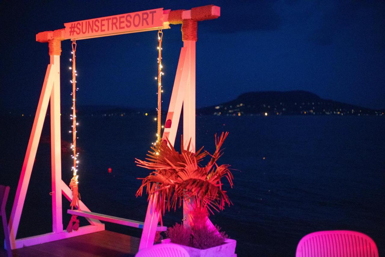 Sunset Resort - Lakeside Boutique Apartments Fonyod Ngoại thất bức ảnh